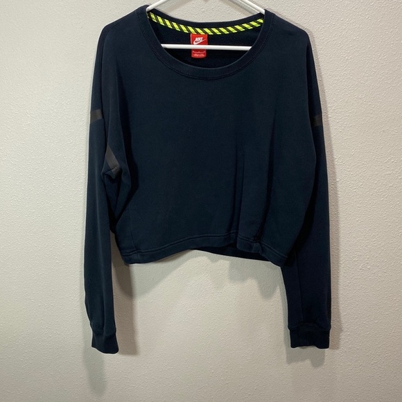 NIKE WOMEN'S RU TECH FLEECE CROPPED CREW
BLACK - Picture 2 of 10